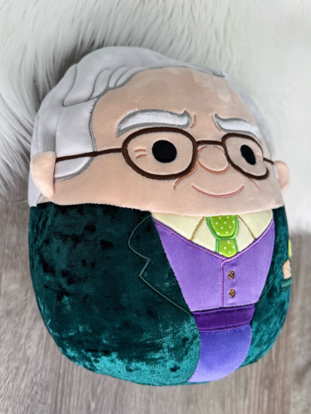2026 BERKSHIRE HATHAWAY 10” Warren Buffett LIMITED EDITION SQUISHMALLOW - Picture 4 of 8